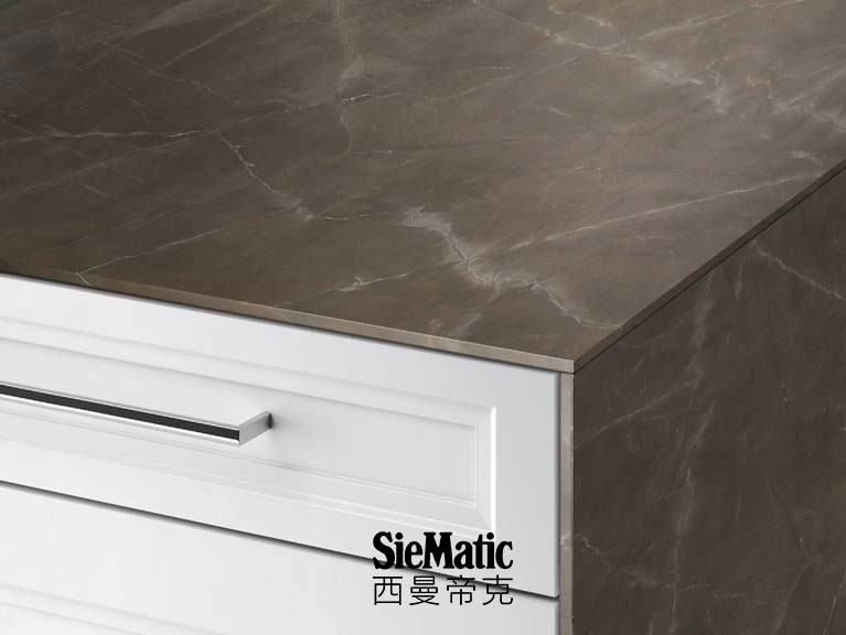 SieMatic StoneDesign kitchen countertop with a visible thickness of 6.5 mm