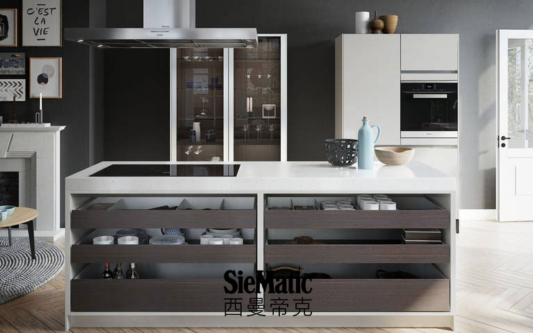 Prominent, wide SieMatic Urban S2 SE kitchen island in grey with open drawers and pull-outs