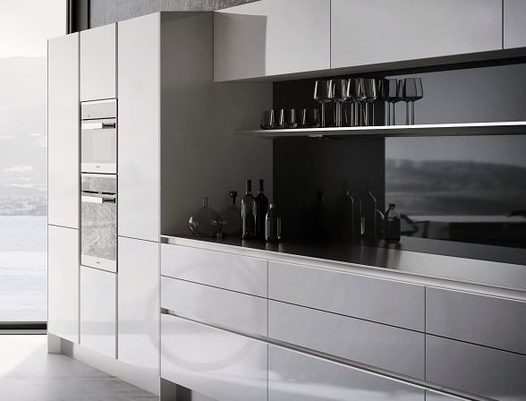 SieMatic Pure S2 tall, wall and base cabinets in glossy white with integrated horizontal and vertical recessed handle grips