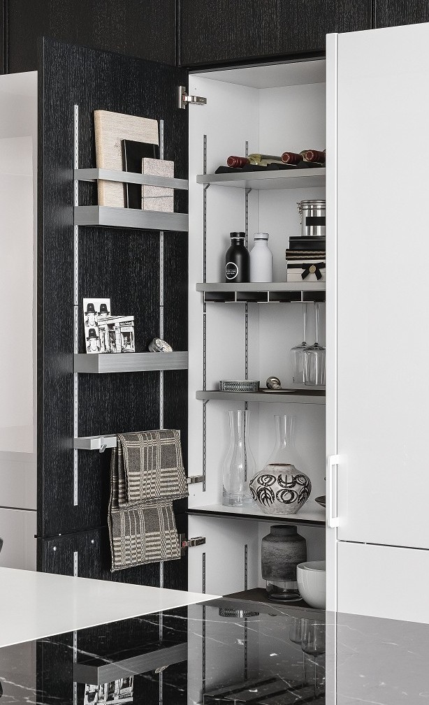 Highly-flexible MultiMatic interior organization system in SieMatic Urban SE kitchen cabinet in graphite oak