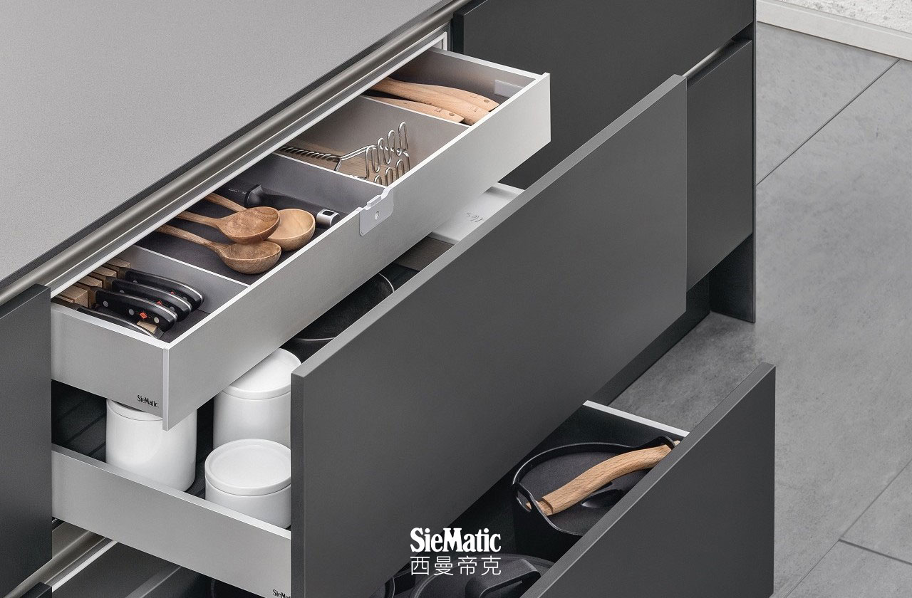 The internal drawer by SieMatic provides a second level for pull-outs for more flexibility in the kitchen.