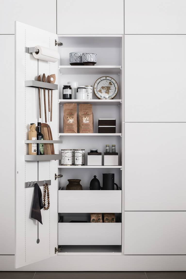 More storage space for kitchen supplies, bottles and heavy objects with the SieMatic MultiMatic interior organization system