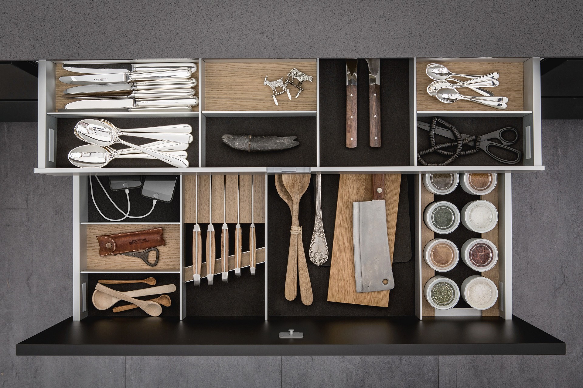 Cutlery inserts, porcelain jars, knife block and USB charging station for iPhones inside SieMatic drawers