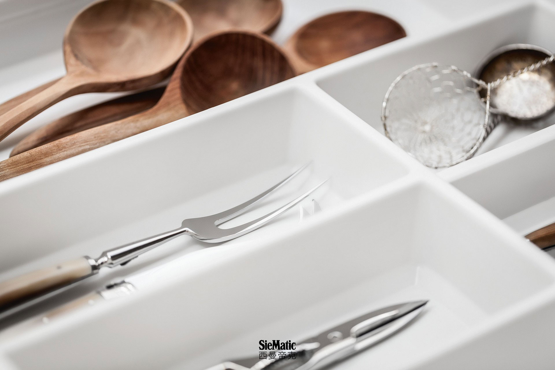 SieMatic kitchen accessories in matte white made with easy-to-care-for laminate for drawers