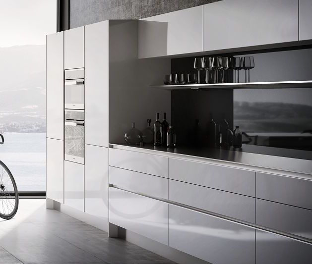 SieMatic Pure S2 tall, wall and base cabinets in glossy white with integrated horizontal and vertical recessed handle grips