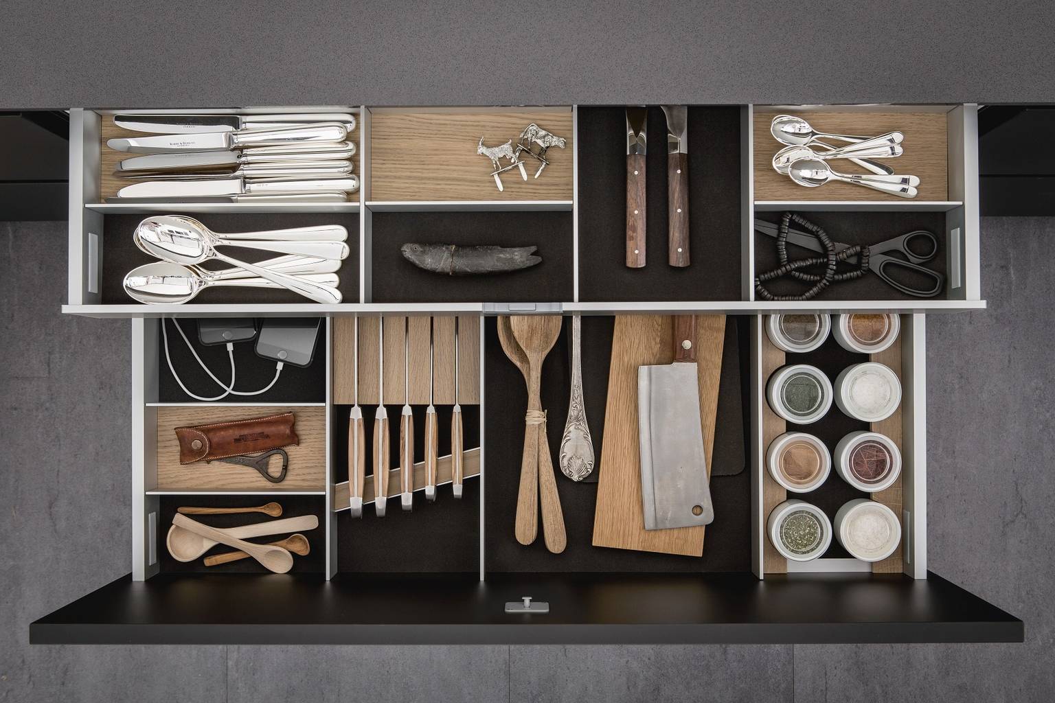 Cutlery inserts, porcelain jars, knife block and USB charging station for iPhone in SieMatic kitchen drawer