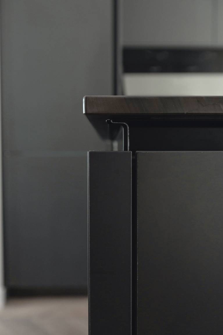 SieMatic Pure S2 kitchen island in grey with integrated, ergonomically-shaped handle channel